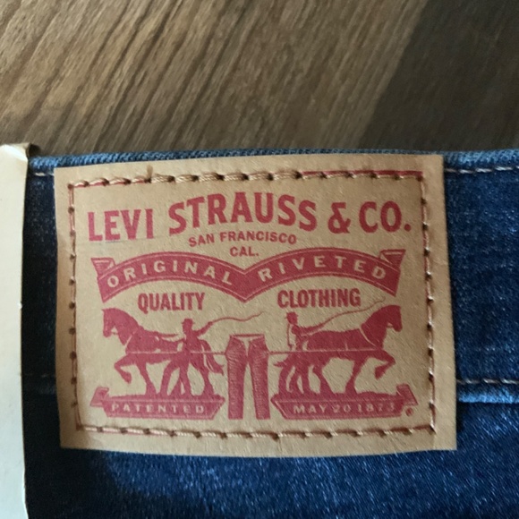 Levi’s plus size sculpt classic jean shorts. NWT. Retail‎ 45 - Picture 7 of 10